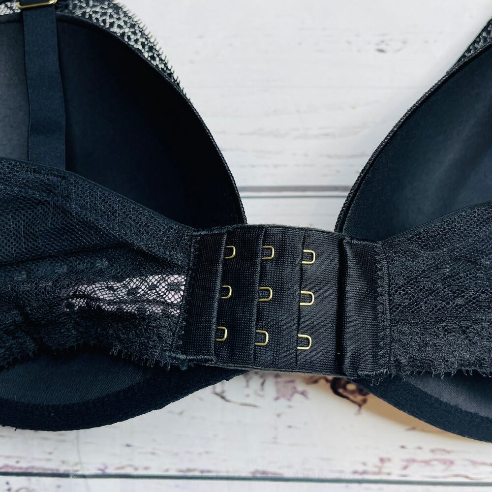 Victoria's Secret Black Incredible Plunge Lace Bra - Picture 9 of 16